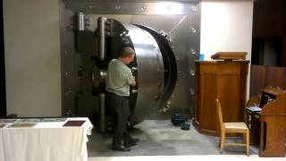 Closing a round bank vault door