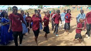Moto wa njili dancing challenge by full gospel dancers crew at kwale County (Church anniversary) Moto wa njili dancing challenge by full gospel dancers crew at kwale County (Church anniversary)