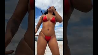 Latinas en bikini