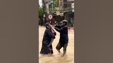 Cảm động 2 thanh niên giải cứu thành công 1 chú cá suýt bị đuối nước 😂 #thainguyen #haihuoc #vuive