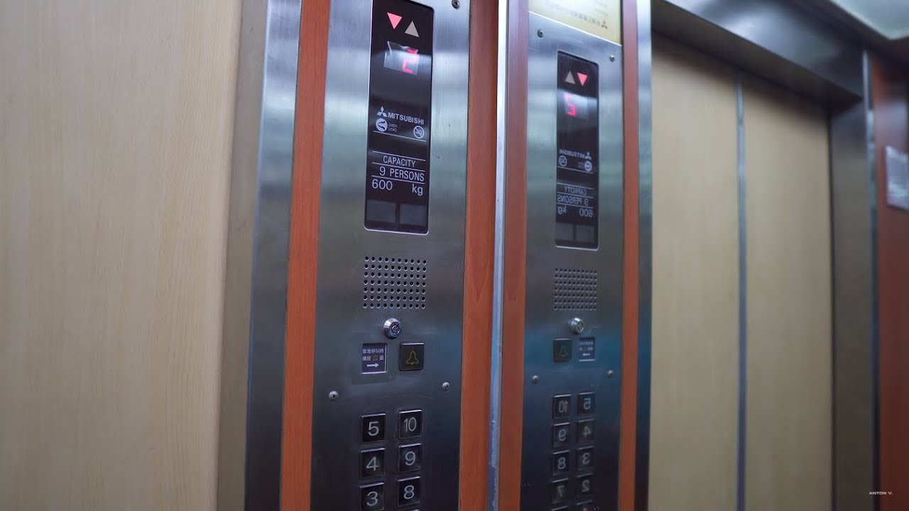 Taiwan, Taipei, 46 BaDe Rd. Sec. 1, MITSUBISHI elevator night ride