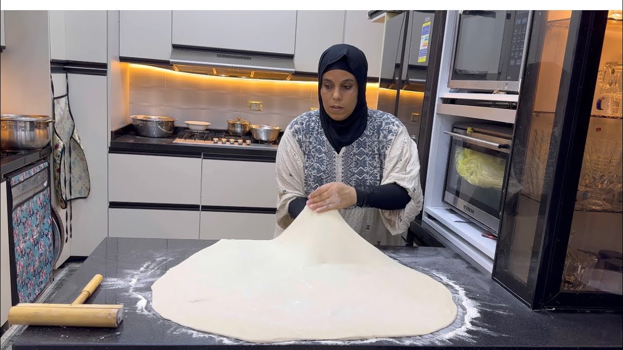 مش كل اللى رص صوانى بقا حلوانى ومش كل اللى مسك عجين عمل فطير ادى العيش لخبازه هخليكى أستاذه فيه