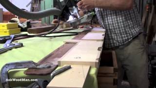 Using The Router To Cutout Recessed Cabinet Drawer Pulls: No Knobs, No Handles woodworking router techniques http://www.askwoodman.com/ I