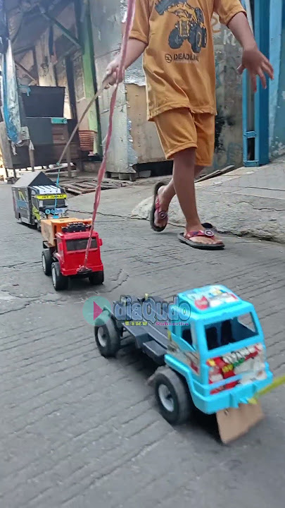 Konvoi kendaraan mainan truck oleng ada tulisan #diaqudo