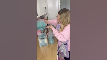 Two-tiered cakes are a DREAM to make with Frost Form! 🦋www.frostform.com 🌎