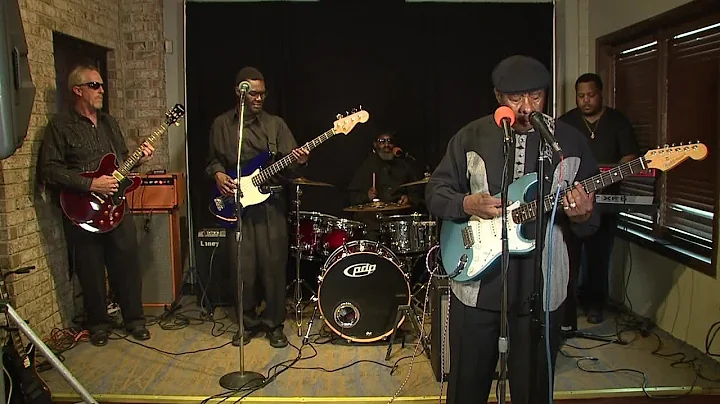 Watch Roy Roberts perform for FOX8 Home Concert Se...