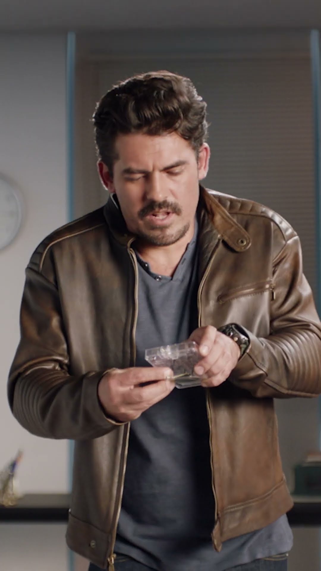 Todos corren por el dinero ?? Alcanza a #LaJefaTV