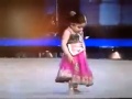 فتاة هندية صغيرة ترقص في برنامج المواهب رؤؤعه
