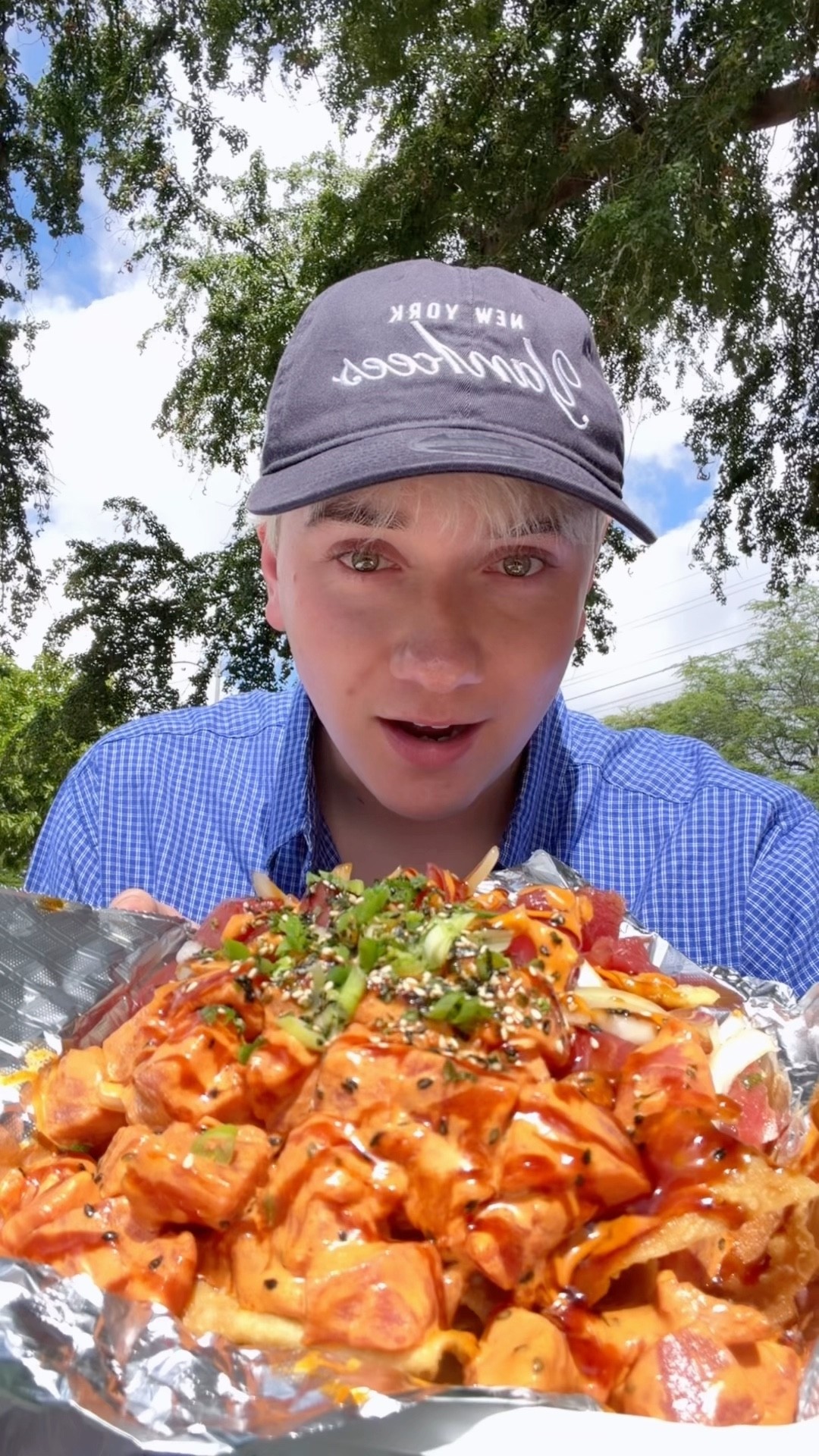 chuchu ʚ♡ɞ namu ！AZ フィッシュ&ポテト10kg✖️2袋 Poke nachos in Hawaii hehe🫧☀️ @kehauskitchen - YouTube