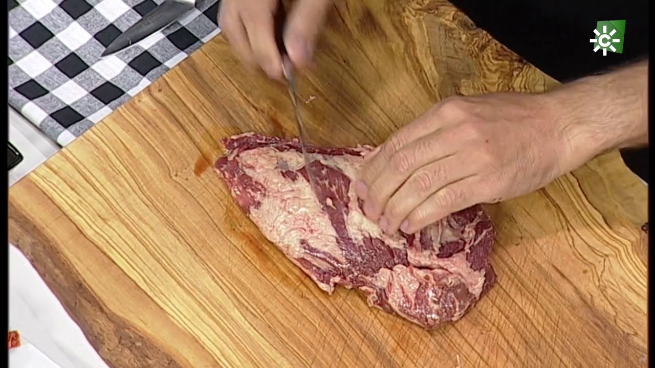 Cómetelo | Brocheta ibérica con salsa de almendras