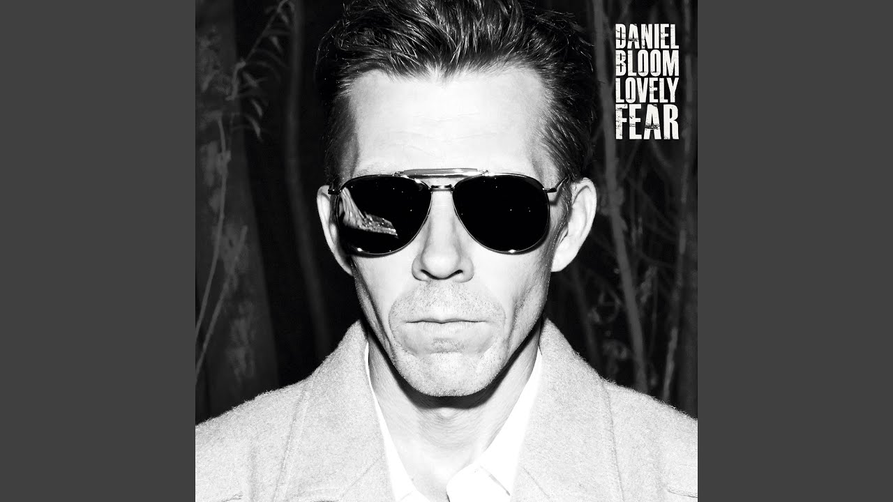 Looking Forward auf YouTube ansehen Looking Forward auf YouTube ansehen