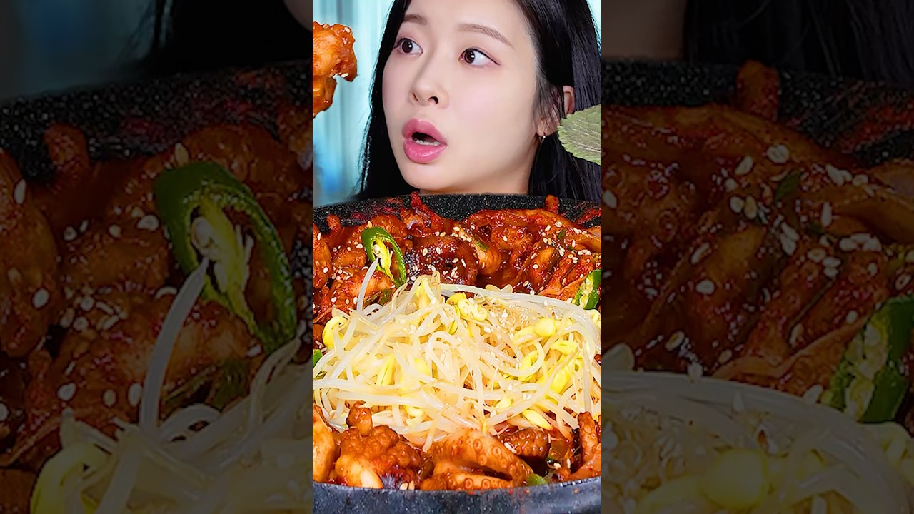 매콤 철판쭈꾸미볶음 🐙🔥 주먹밥 날치알마요 콩나물 듬뿍 올려서 먹방! Spicy Stir-fried Baby Octopus! K-food ❤️