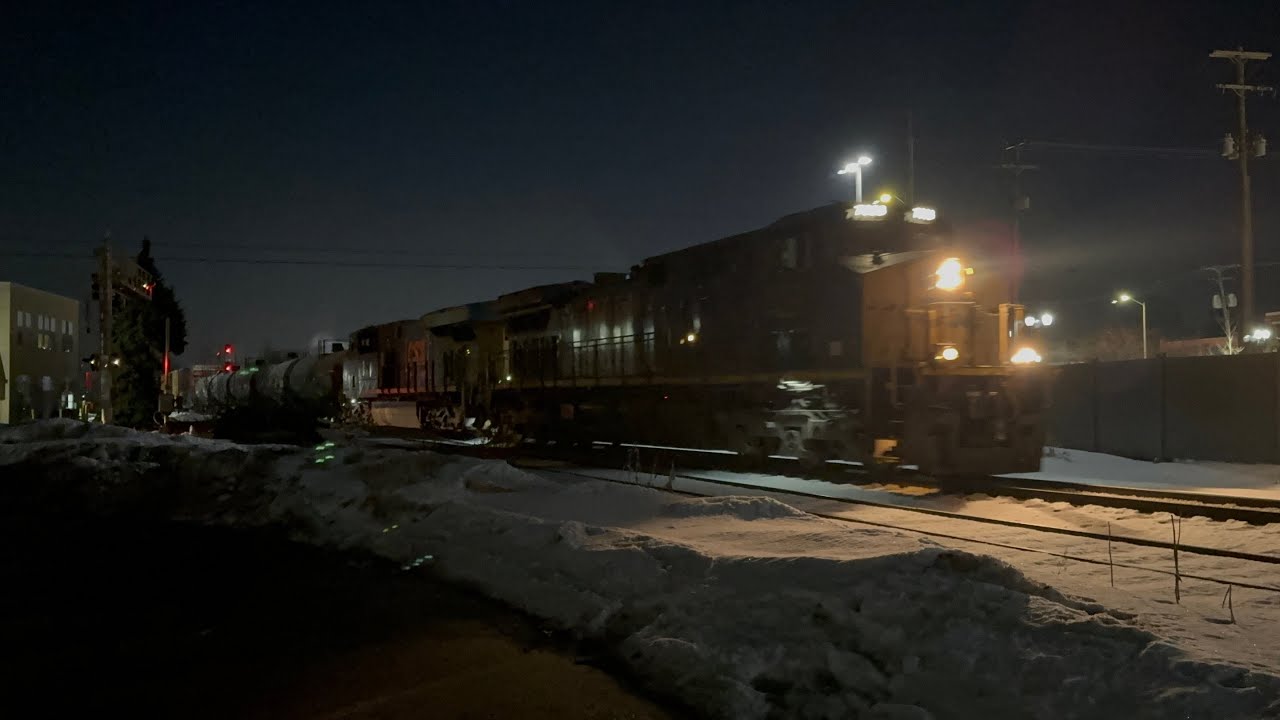 CSX 7033 Leads a LARGE M327-14 | K5HL Horn Taps + Engineer Wave | 02/14/26