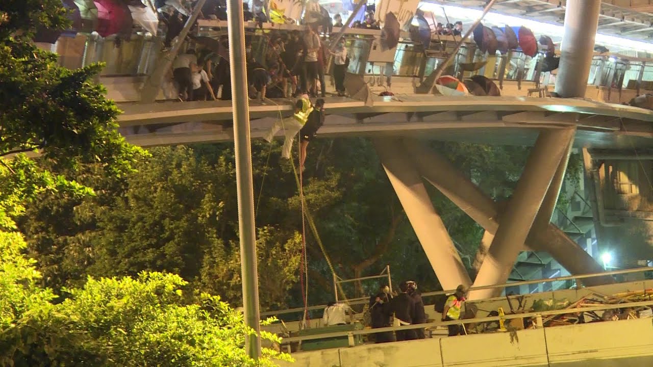 Hong Kong: fuite spectaculaire des manifestants assiégés 3/3 | AFP Images