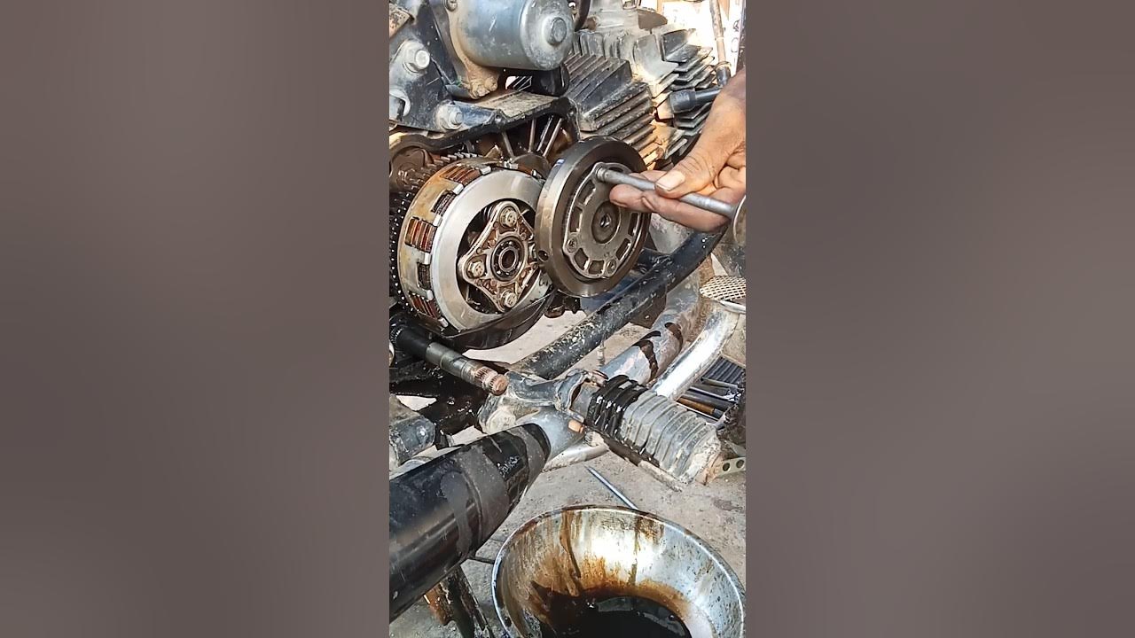HF Deluxe bike ki clach plate balance ka nut bolt nahin khul raha hai