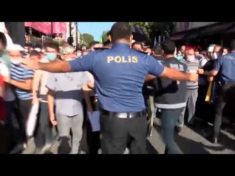 Polis bariyerini aşan kalabalık Ayasofya Camii'ne doğru koştu