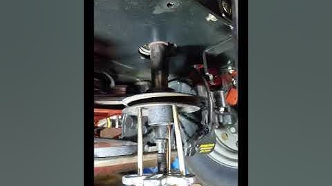 Remove a Frozen Drive Pulley Off a Kohler Engine