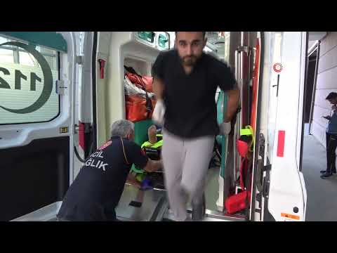 Tut'ta tarım işçilerini taşıyan minibüs devrildi: 19 yaralı