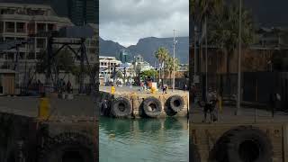 Two of Cape Town’s most iconic spots #vandawaterfront #tablemountain #capetown
