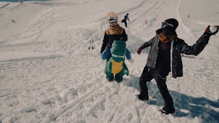 T-REX on the snow !!! | Benjamin Friant 2016 | Dinosaure costume