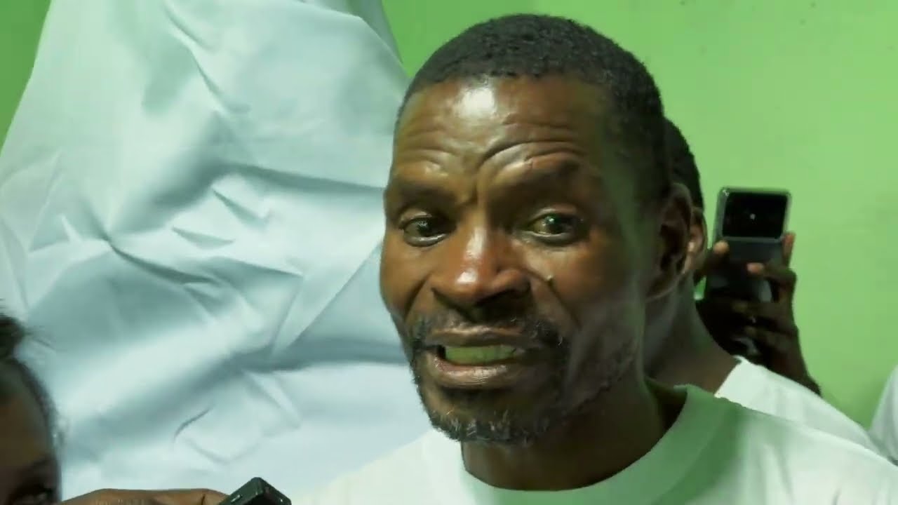 Vim ao Huambo só para ver de perto a ESTÁTUA que fizeram em minha homenagem!