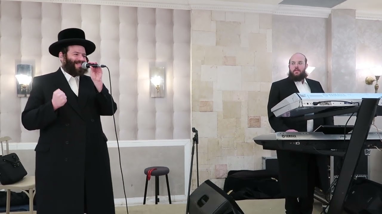 אמן הרגש החסידי משה שטעקל בשירת "רחם נא"בחתונה