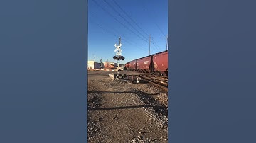 Front and back locos of BNSF grain train