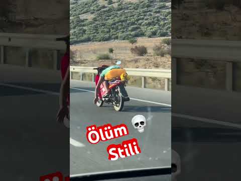 Motosiklet ile bu nasıl bir sürüş stili ? #kaza #motosiklet #sürüş #ölüm #trafik #kamyon #çekici