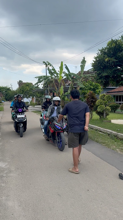 Kalian waktu bocil main bola gini juga ga,nyari lawan kampung sebelah #shorts #lucu #kocak