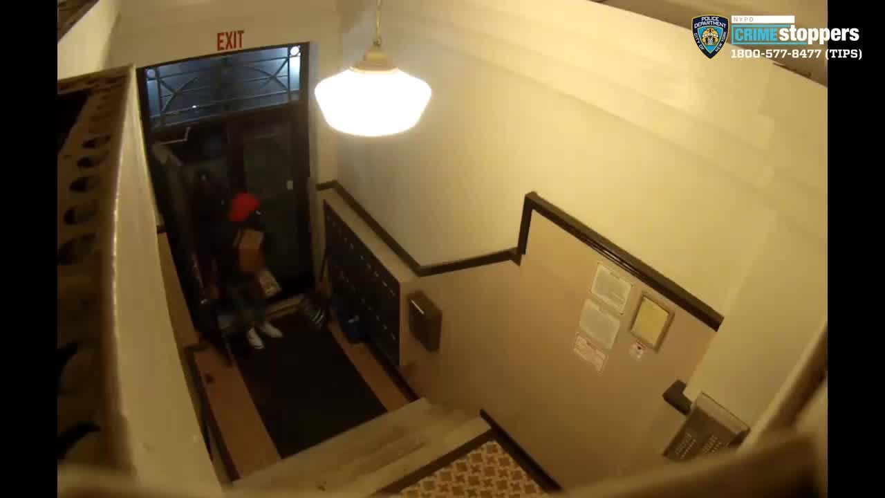 Police Searching For Suspects Caught On Camera Breaking Into Apartment ...