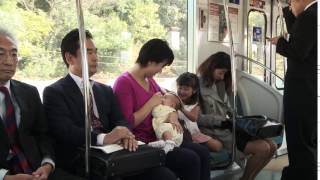 電車で授乳～Breastfeeding in the train