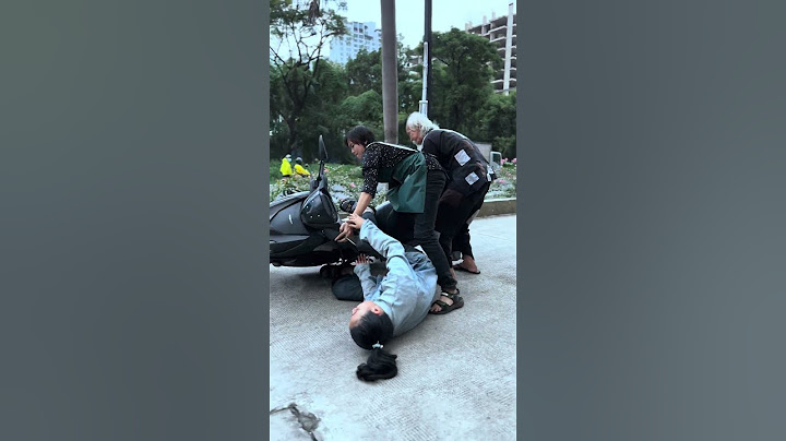 Touching video: Old man helps girl in time [KINDNESS MAN] #kindness #homeless #goodperson #help