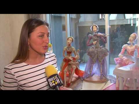 “თოჯინების სამოთხეში“ - თოჯინებად ქცეული ვერიკო ანჯაფარიძე, სოფიკო ჭიაურელი და ჩარლი ჩაპლინი