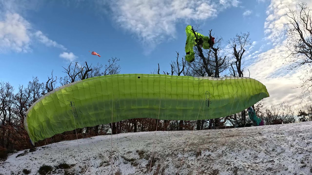2025 12 30 Paragliding - Cukrák - Václav and Honza - strong NW wind