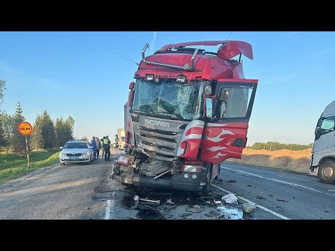 21.05.2024г - «Кабина всмятку, "двенашка" всмятку». Дальнобойщик погиб в тройном ДТП в Чувашии.