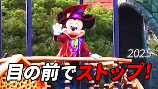 ミッキーが目の前でストップ！間近で感じる感動のハロウィン【ザ・ヴィランズ・ハロウィーン “Into the Frenzy”｜東京ディズニーランド2025】