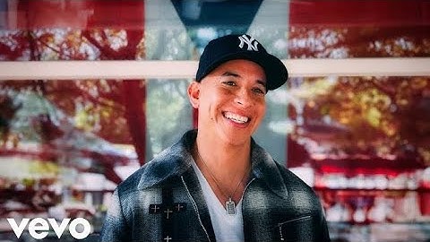 Daddy Yankee - Sonríele (Video Oficial)