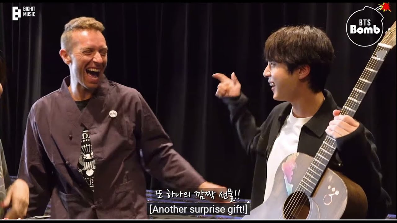 Chris Martin gave Jin a guitar! YouTube