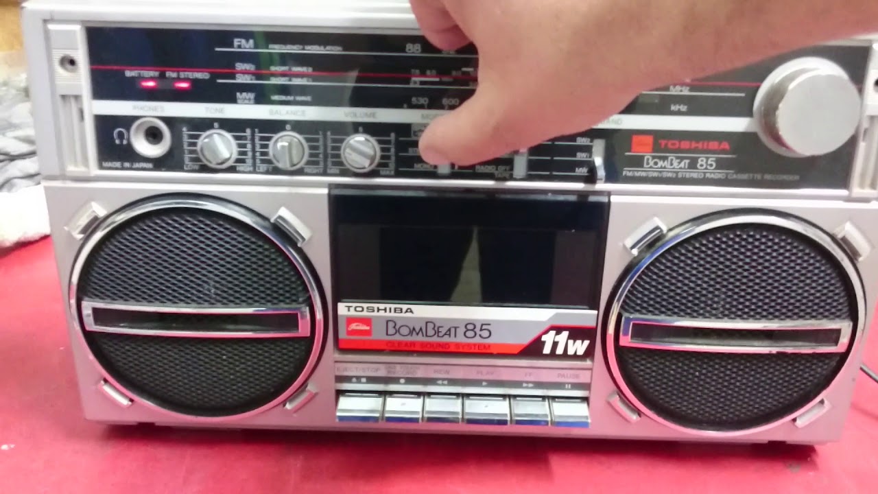 Toshiba BomBeat 85 año 1982 Radio Made in Japan - YouTube