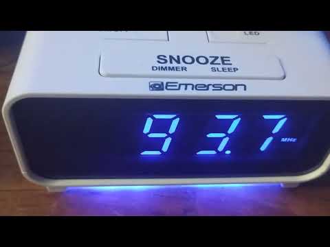 Emerson SmartSet Dual Alarm Clock Radio (AM/FM) Showcase