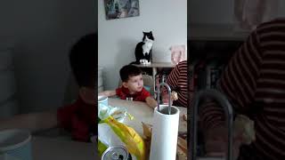 Bébé Jason A Table 2