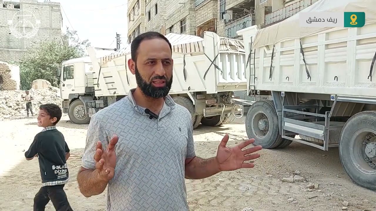 مجلس بلدة حمورية يطلق حملة لإزالة الردم والركام والأنقاض الناتجة عن قصف سابق للأحياء السكنية.