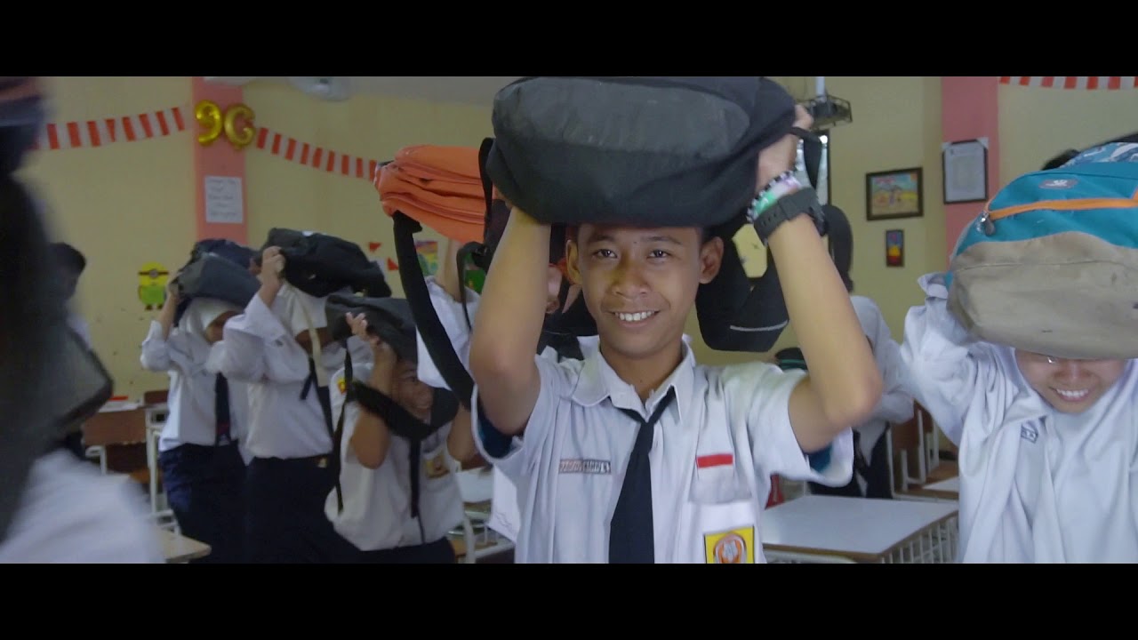 Simulasi Bencana Gempa Bumi (Earthquake Disaster Simulation) SMP Negeri 28 Surabaya