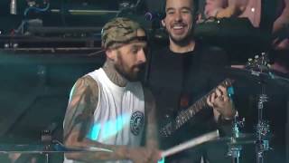 Linkin Park feat Travis Barker  Bleed It Out