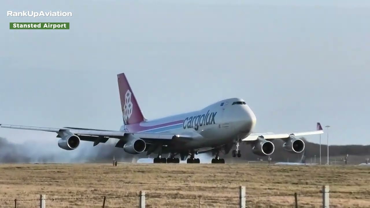 オステオトーム Cargolux B747 Lands in Storm Éowyn - YouTube