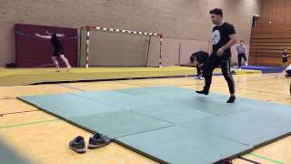 Bboy 1 1/2 elbowtwist fail