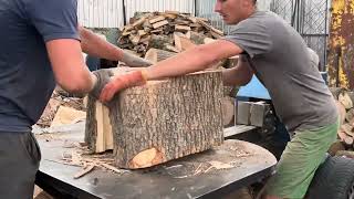 Русланчик за станком показує як правильно працювати 🪓🪓💪💪💪 best carving wood 🪵 big splitting wood 🪵