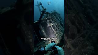 Seorang Penyelam Menemukan B4Ngkai Kapal Yang Karam