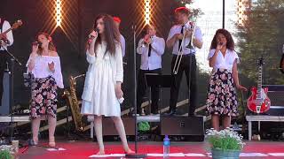 Angelina Jordan - I'll Be There - introducing the band - Proysenfestivalen - 21.07.2017