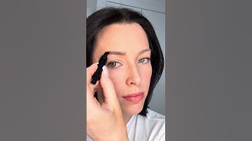 The Brow Technicians Angled Brush & Dip #eyebrows #eyebrowtutorial #featheredbrows #makeup #beauty